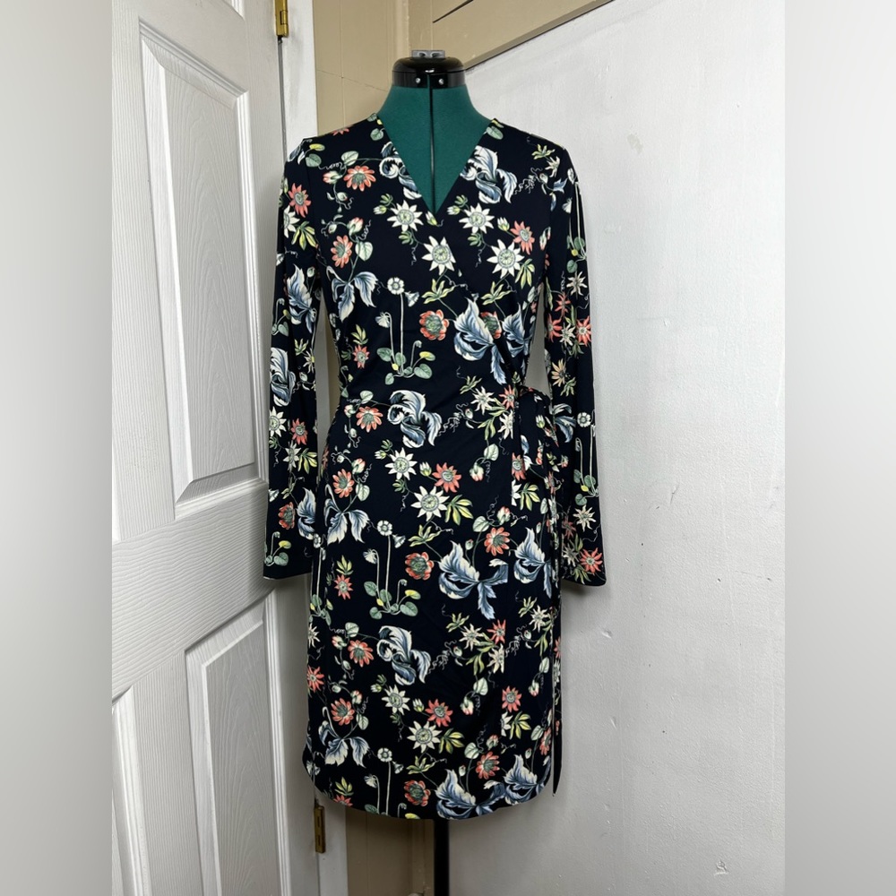 Ann Taylor Wrap Floral Dress For Women 8 Medium Pre Owned Pristine Condition